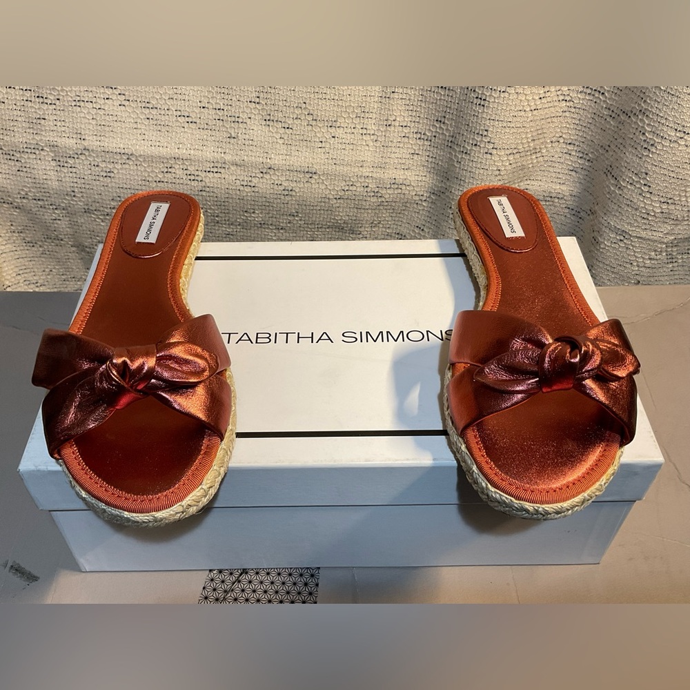 HELI PEACH METALLIC NAPPA by Tabitha Simmons Size: 38.5 B